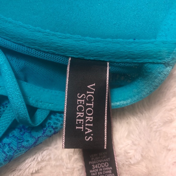 Victoria Secret Very Sexy Push Up Bra - Picture 3 of 4